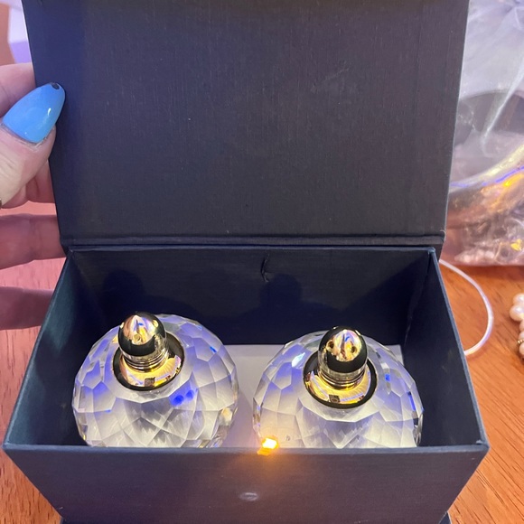 🌺BADASH CRYSTAL SALT AN PEPPER SHAKERS. MAKES A LOVELY GIFT. REAL CRYSTAL🌹 - Picture 5 of 8